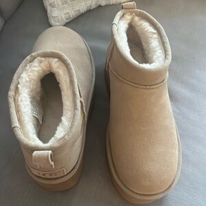 Women’s Tan platform Uggs- size 7